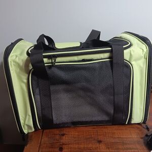 Henkelion Collapsible Soft Sided Travel PetCarrier